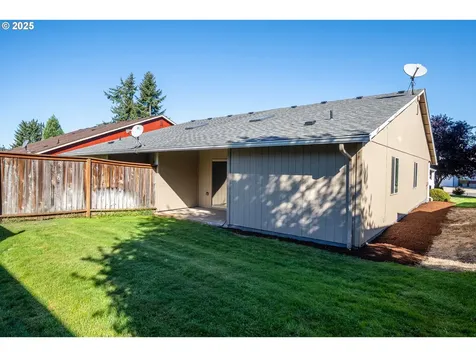 957 E Benjamin Avenue Cottage Grove OR 97424