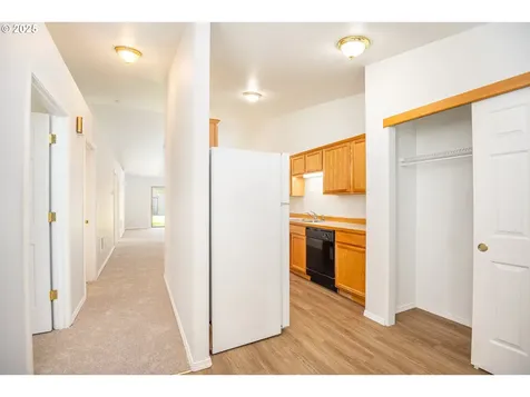 957 E Benjamin Avenue Cottage Grove OR 97424