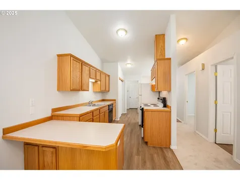 957 E Benjamin Avenue Cottage Grove OR 97424
