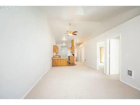 957 E Benjamin Avenue Cottage Grove OR 97424