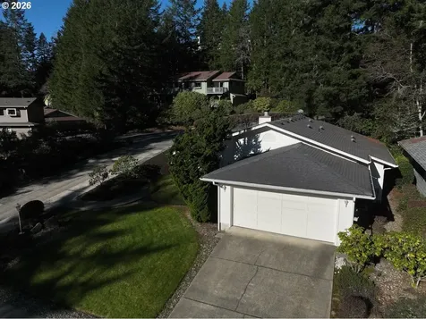 1389 Glenwood Drive Brookings OR 97415