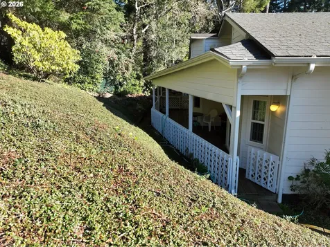 1389 Glenwood Drive Brookings OR 97415