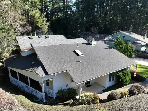 1389 Glenwood Drive Brookings OR 97415