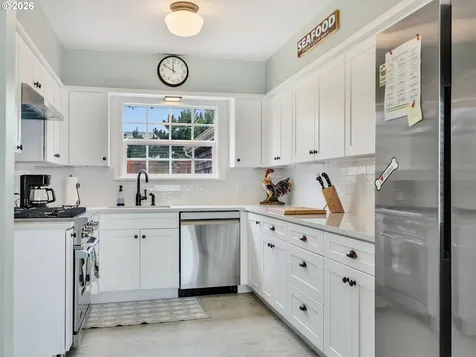2390 S Edgewood Street Seaside OR 97138