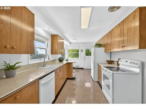 2963 SW Sunset Boulevard Portland OR 97239