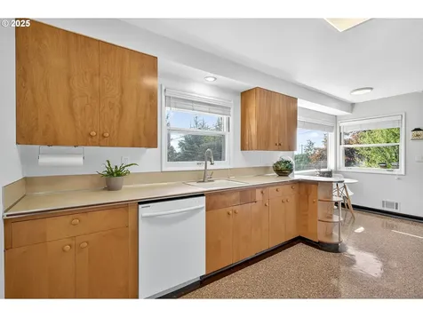 2963 SW Sunset Boulevard Portland OR 97239