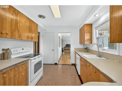 2963 SW Sunset Boulevard Portland OR 97239