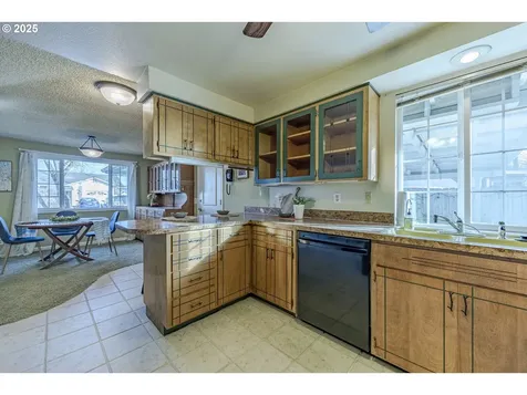 548 16th Street Springfield OR 97477
