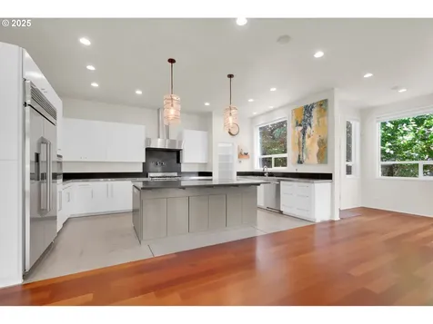 1939 Lakeview Drive Eugene OR 97408