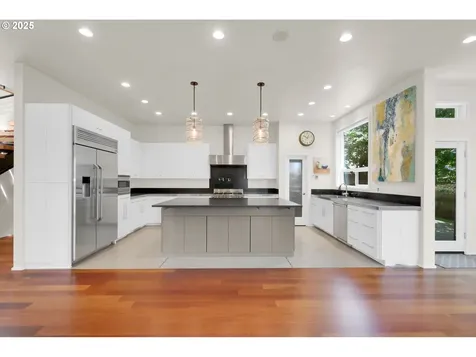 1939 Lakeview Drive Eugene OR 97408