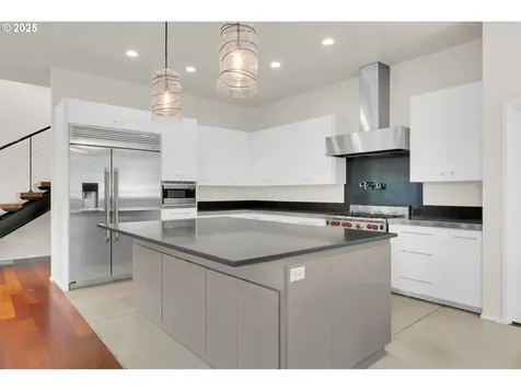 1939 Lakeview Drive Eugene OR 97408