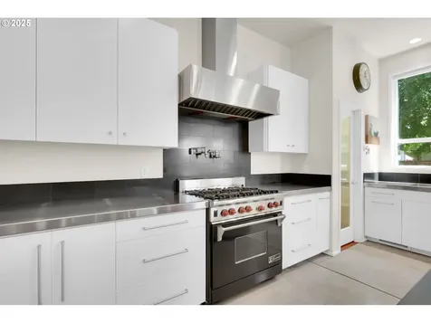 1939 Lakeview Drive Eugene OR 97408