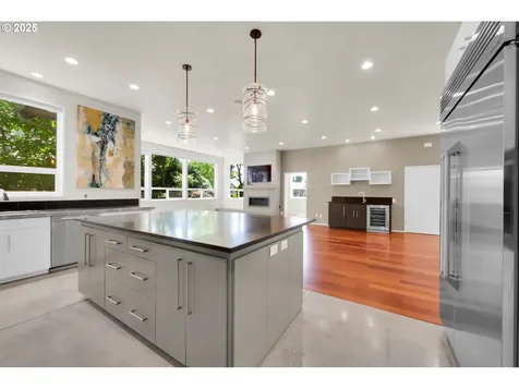 1939 Lakeview Drive Eugene OR 97408