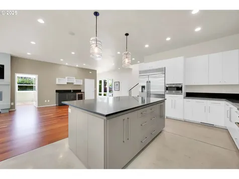 1939 Lakeview Drive Eugene OR 97408