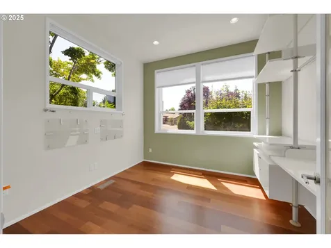 1939 Lakeview Drive Eugene OR 97408