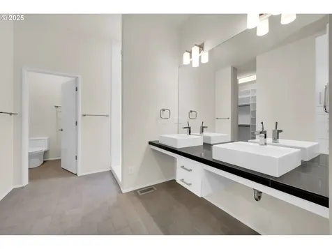 1939 Lakeview Drive Eugene OR 97408