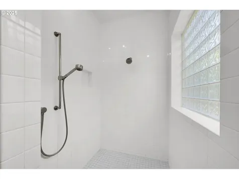 1939 Lakeview Drive Eugene OR 97408