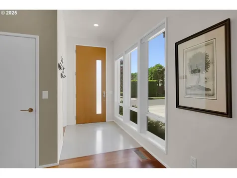 1939 Lakeview Drive Eugene OR 97408