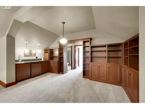 1939 Lakeview Drive Eugene OR 97408