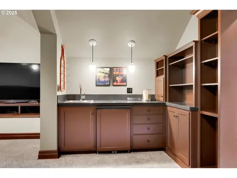 1939 Lakeview Drive Eugene OR 97408