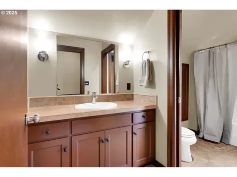 1939 Lakeview Drive Eugene OR 97408