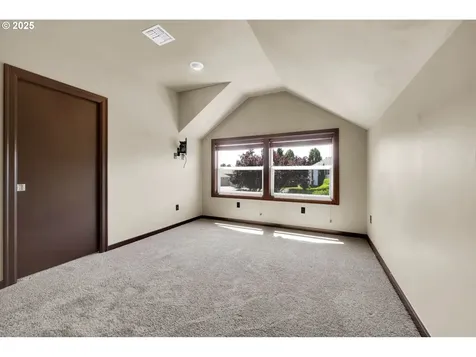 1939 Lakeview Drive Eugene OR 97408
