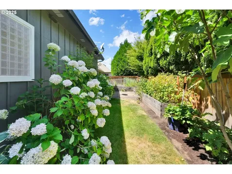 1939 Lakeview Drive Eugene OR 97408