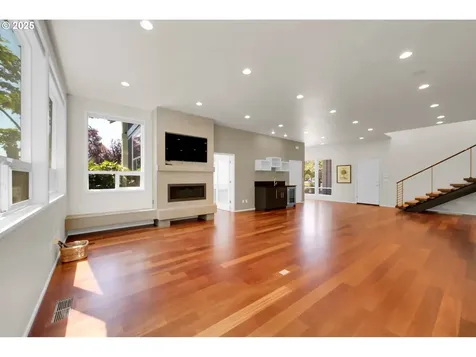1939 Lakeview Drive Eugene OR 97408