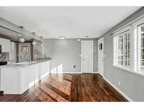 995 985 Garnet Street NE Salem OR 97301