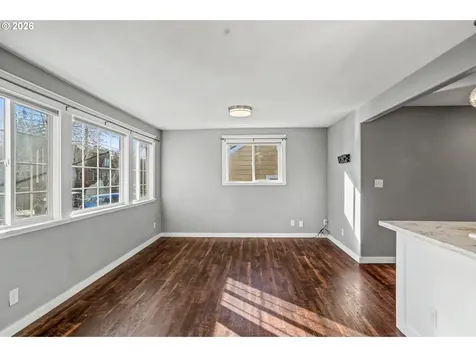 995 985 Garnet Street NE Salem OR 97301