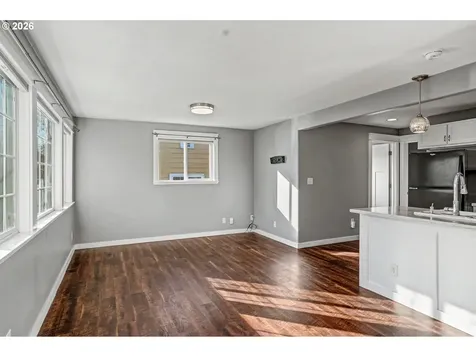 995 985 Garnet Street NE Salem OR 97301