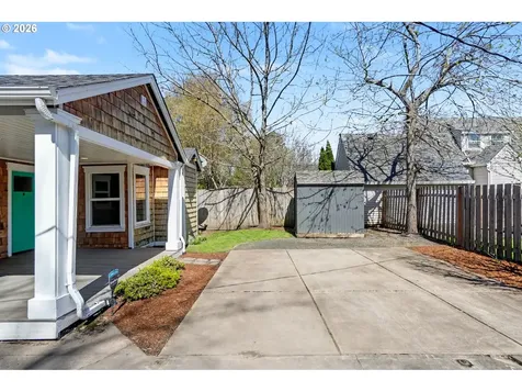 995 985 Garnet Street NE Salem OR 97301