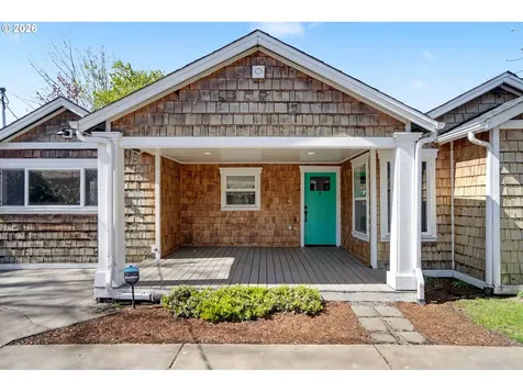 995 985 Garnet Street NE Salem OR 97301
