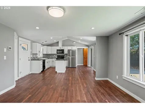 995 985 Garnet Street NE Salem OR 97301