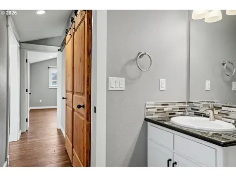 995 985 Garnet Street NE Salem OR 97301