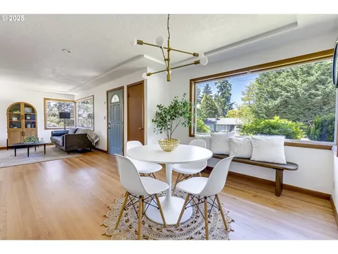 6220 SW 45th Avenue Portland OR 97221
