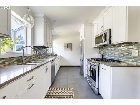 6220 SW 45th Avenue Portland OR 97221
