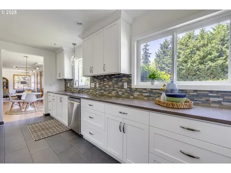 6220 SW 45th Avenue Portland OR 97221