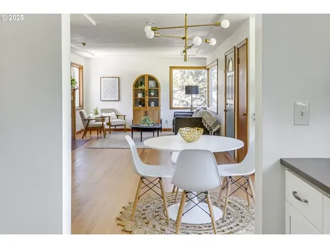 6220 SW 45th Avenue Portland OR 97221