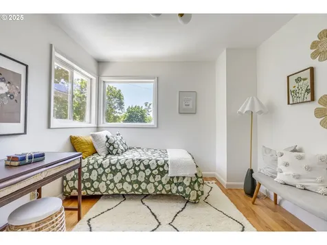6220 SW 45th Avenue Portland OR 97221