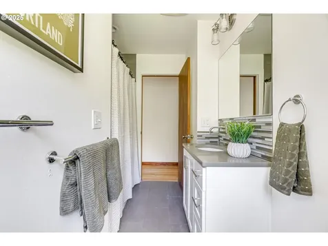 6220 SW 45th Avenue Portland OR 97221