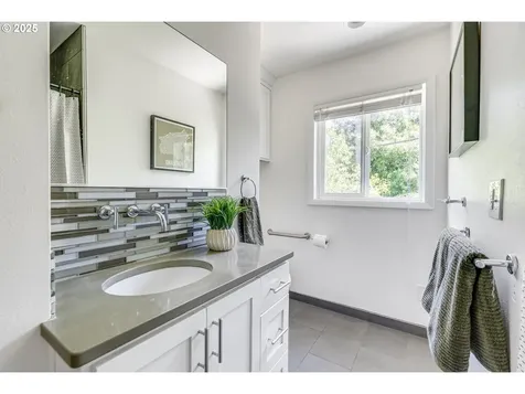 6220 SW 45th Avenue Portland OR 97221