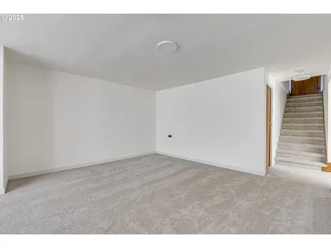 6220 SW 45th Avenue Portland OR 97221