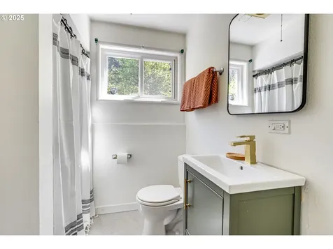 6220 SW 45th Avenue Portland OR 97221