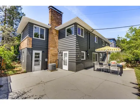 6220 SW 45th Avenue Portland OR 97221