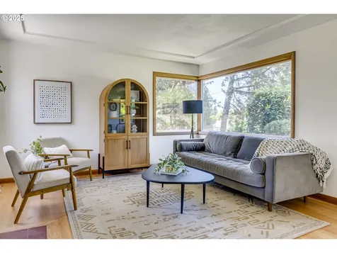 6220 SW 45th Avenue Portland OR 97221