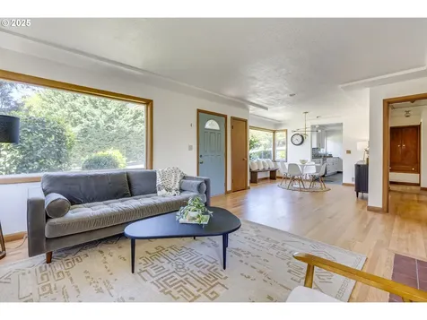 6220 SW 45th Avenue Portland OR 97221