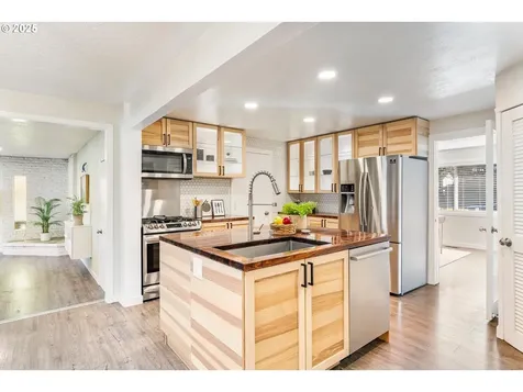 10975 SW Park Street Portland OR 97223