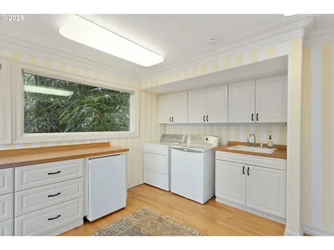 1040 SW Myrtle Drive Portland OR 97201