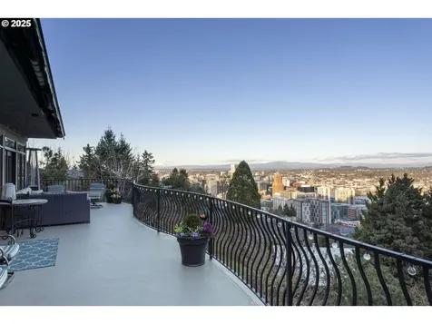 1040 SW Myrtle Drive Portland OR 97201